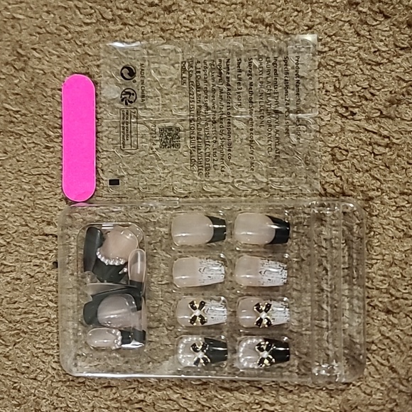 24 pc coffin bow & faux pearl design press on nails - Picture 3 of 4